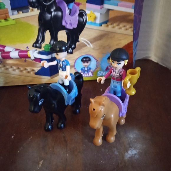 LEGO Friends: Stephanie's Horse Jumping - Picture 5 of 7
